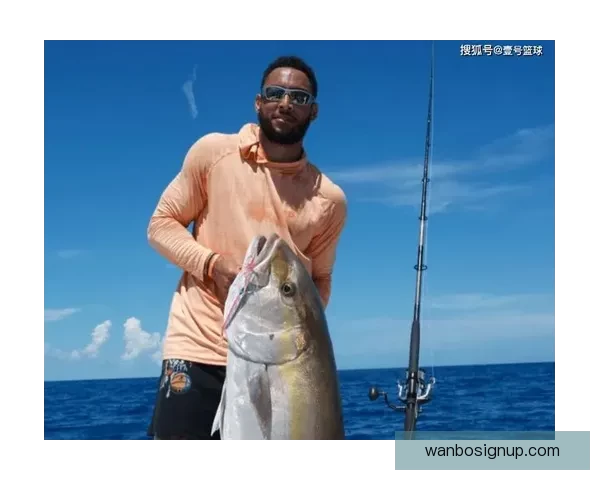 本-西蒙斯转战钓鱼展现新天赋社媒晒金枪鱼收获